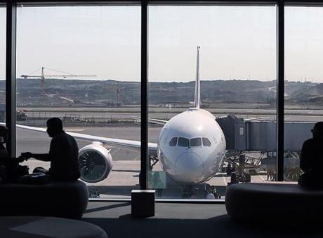 Powerbank uçağın rotasını değiştirdi! Pilot İstanbul'a geri dönüş kararı aldı