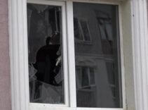 Sivas'ta sağanak ve fırtına çatı uçurdu, araçlara zarar verdi