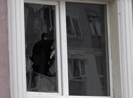 Sivas'ta sağanak ve fırtına çatı uçurdu, araçlara zarar verdi