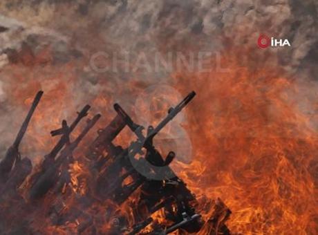 Son Dakika Haberleri Terörsüz Türkiye: PKK'lı terörist grubu silahlarını yaktı