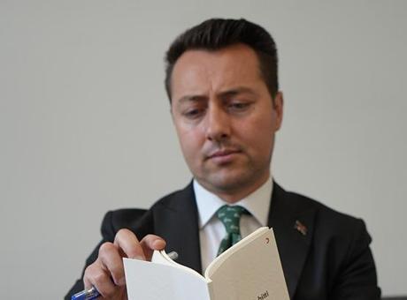 Tapu müdürü: İçimdeki okuma aşkıyla 8 üniversite bitirdim