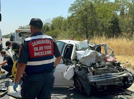 Tekirdağ'da katliam gibi kaza! Kamyon ile otomobil çarpıştı: 4 ölü