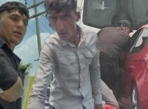 Trafikte dehşet! ‘Cam silelim’ diye geliyorlar, zorla kapıyı açıyorlar: Para vermezsen çizerim