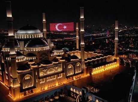 Türkiye genelinde camilerde kuraklık, yangın ve şehitler için dua edildi