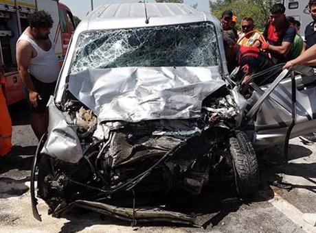 Burdur'da feci kaza! Kayınpeder ile gelin öldü, 4 yaralı
