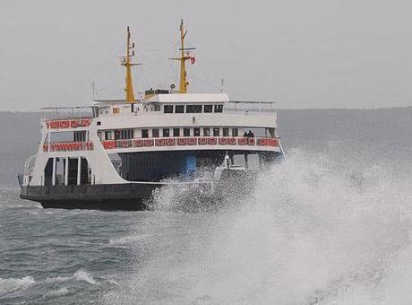 Deniz ulaşımına fırtına engeli! Seferler peş peşe iptal edildi