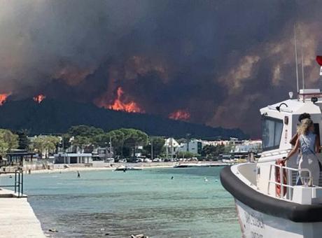 SON DAKİKA ÇANAKKALE YANGINI: Güzelyalı mahallesi küle döndü..