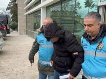 16 yaşındaki çocuk fırında iki kişiyi bıçakladı