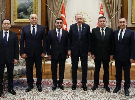 Cumhurbaşkanı Erdoğan, Cumhurbaşkanlığı Külliyesi’nde Özbekistanlı bakanlar ve güvenlik yetkililerini kabul etti