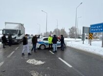 Sivas-Malatya kara yolu ulaşıma kapandı! Araçlar bekletiliyor