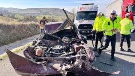 Araç TIR'a çarptı, 150 metre sürüklendi