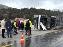 Konya'da feci kaza! Yolcu otobüsü devrildi, 2'si ağır 15 yaralı