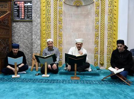Ramazan’ın asırlık geleneği: Camilerde mukabele halkaları