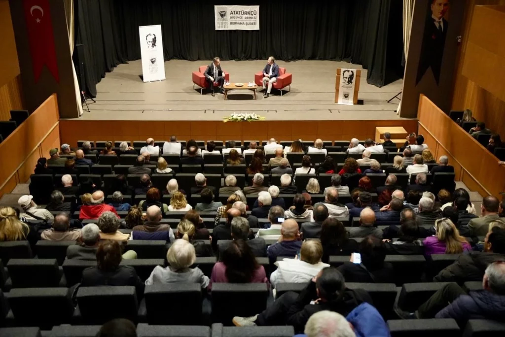 ADD Genel Başkanı Bozkurt’tan Bergama’da demokrasi eleştirisi!