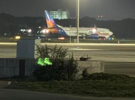 Antalya Havalimanı’nda hareketli dakikalar! Pilot aniden kusmaya başlayınca uçak acil iniş yaptı