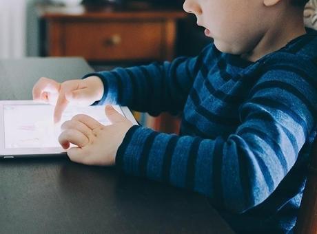 Dijital tehlike büyüyor! Her 10 çocuktan 6’sı tanımadığı kişilerle konuşuyor