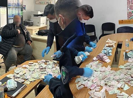 Dilencinin üzerinden çıkan para şaşırttı! Günlük kazancı dudak uçuklattı
