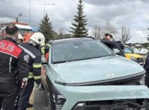 Erzurum'da korku dolu dakikalar! Direksiyon başında fenalaştı: İtfaiye camı kırarak kurtardı