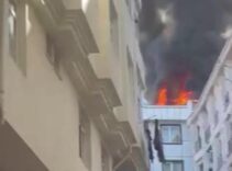 Esenyurt'ta bir binada başlayıp bitişiğindeki 2 apartmana sıçrayan yangın söndürüldü