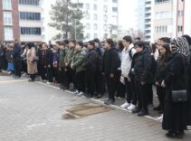 Kahramanmaraş’ta okul saldırısında hayatını kaybedenler için anma programı düzenlendi! Gözyaşları dinmedi