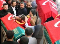 Kahramanmaraş’ta okuldaki saldırıda yaşamını yitiren öğrenciler toprağa verildi