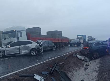 Ortalık savaş alanına döndü! Aksaray'da yolcu otobüsü 10 araca çarparak durabildi