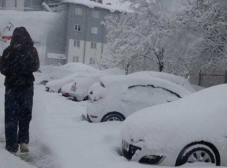 SON DAKİKA HAVA DURUMU: Kar kalınlığı 60 santime ulaştı! 4 gündür kar yağıyor...