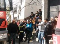 Tokat’ta iki katlı evde yangın! Komşusunu kurtarmak için dumanların içine daldı