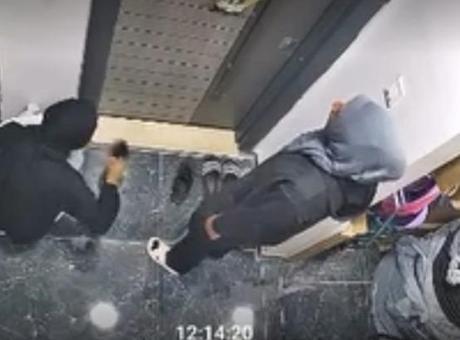 Yer: Siirt! Hırsızlık girişimi güvenlik kameraları tarafından görüntülenen 3 kadın tutuklandı