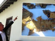 Yüzyıllardır Kütahya'daki caminin duvarında saklıymış! 300 parçaya ayrılmış halde bulundu