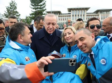 Cumhurbaşkanı Erdoğan, Doğu-Batı Dostluk ve İpek Yolu Rallisi grubunu uğurladı