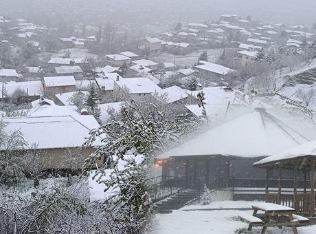 Fotoğraflar bu sabah çekildi! İstanbul’un yanı başı: Mayıs ayında kar yağması bizi şaşırttı