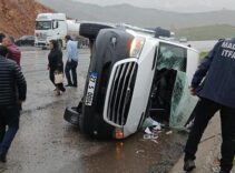 Malatya’da yolcu minibüsü devrildi: 12 yaralı