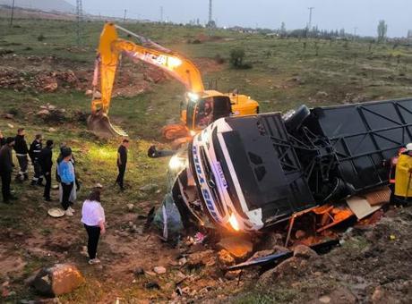 SON DAKİKA | Malatya-Adıyaman yolunda yolcu otobüsü devrildi: 4 ölü, 15 yaralı