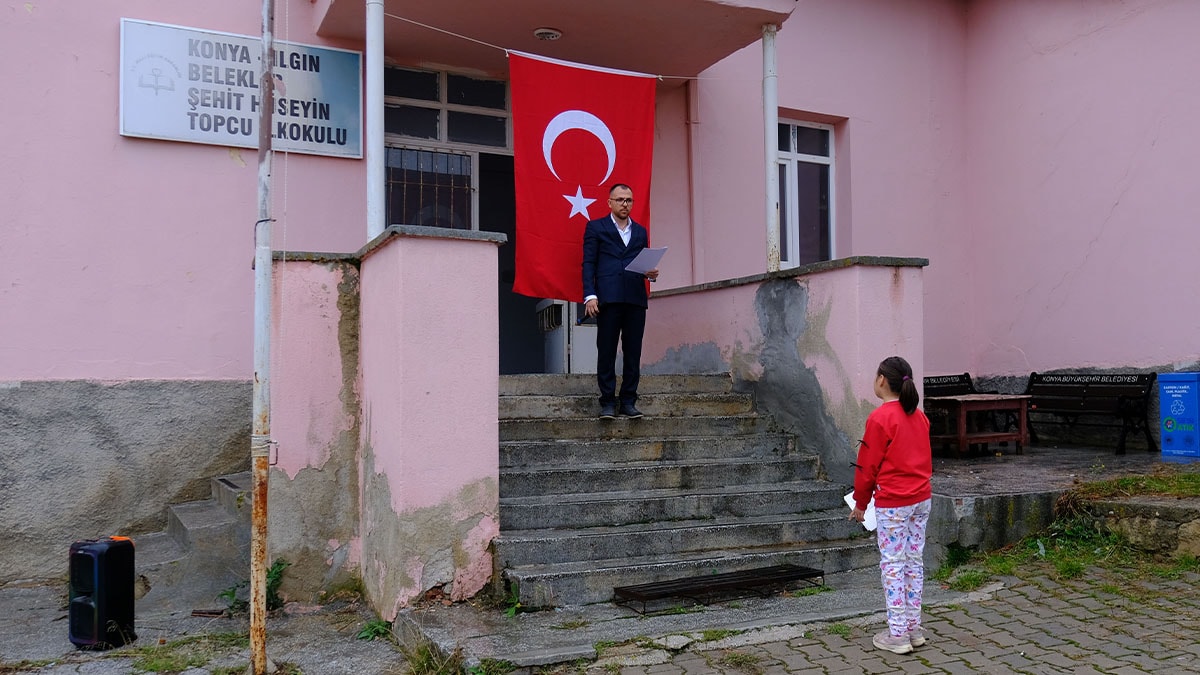 Cumhuriyet Bayramı’nı iki kişi kutladılar: Öğretmenin sözleri duygulandırdı